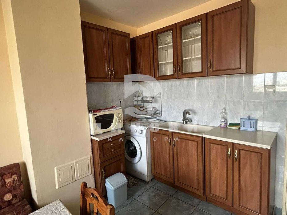 Двустаен апартамент плюс кухня в Опълченски