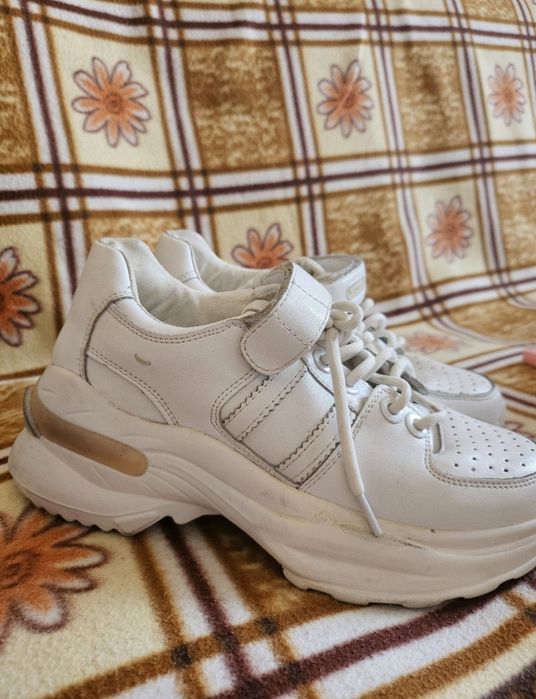 Кроссовки танкетки