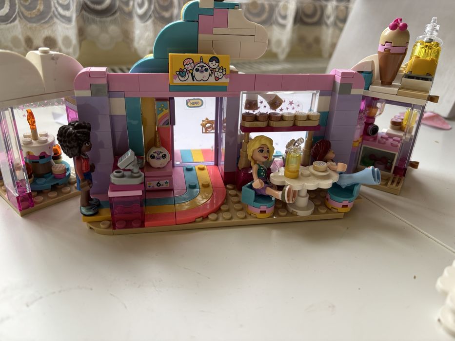 Lego 42685 cafeneaua de vis unicorn