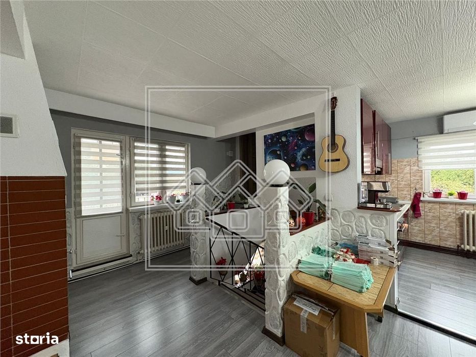 Casa cu 4 camere, balcon si curte - zona Lazaret