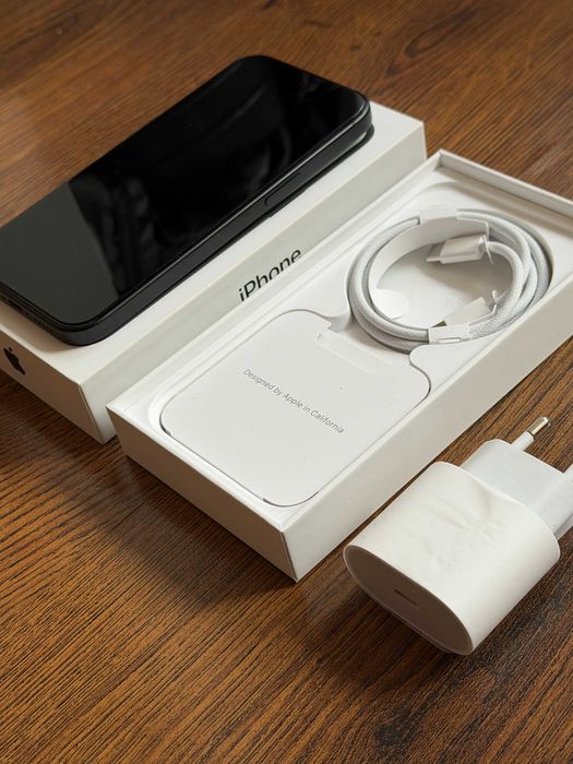 iPhone 15 256GB – Отлично състояние + много аксесоари