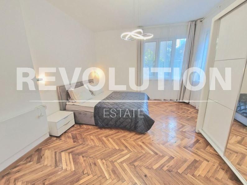 Дава се под наем Четиристаен апартамент в Варна, Център - 100 кв.м за 900 € - Снимка #2