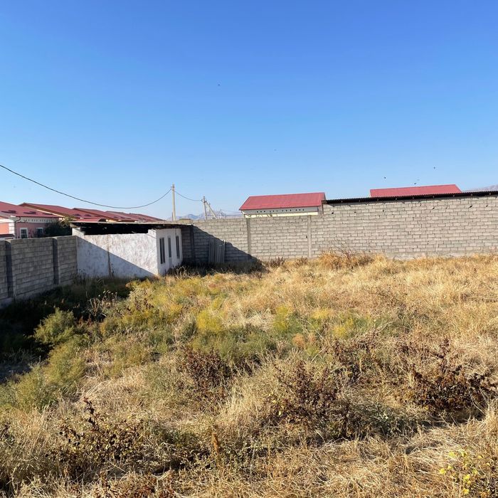 Uy sotiladi 10 sotix kitob musiqa maktab orqasida arzon yer