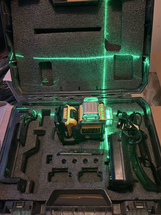 Laser dewalt  cu linii verzi