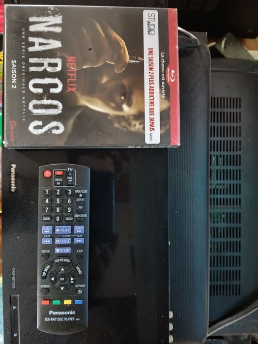 Xbox One  ; Panasonic dmp-bdt 320