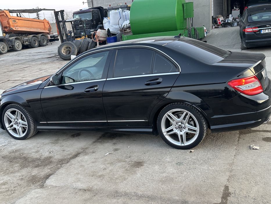 Vând sau schimb mercedes C320 impecabil