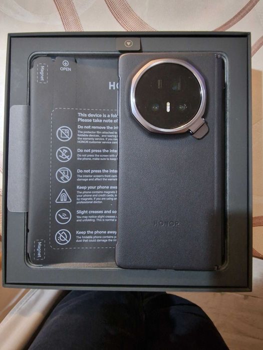 Нов смартфон Honor Magic V5 с вътрешна памет от 512GB. .