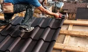 Meșter reparații acoperiș București și Ilfov – aplicare hidroizolatii