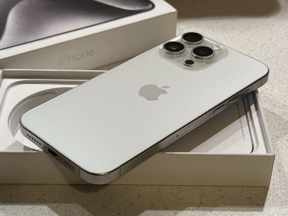 iPhone 15 Pro Max 256GB White Titanium – Като НОВ, 95% Батерия.