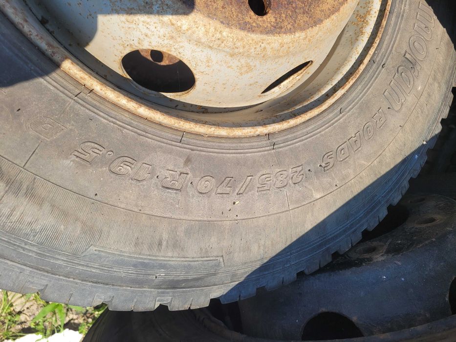 Roti jante cu 8 gauri anvelope 265/70R19.5 si 285/70r19.5