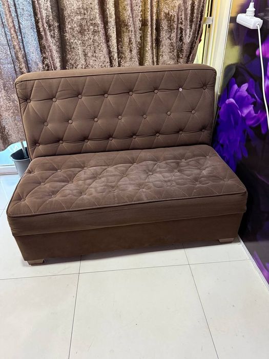 Divan va salon uchun mebel