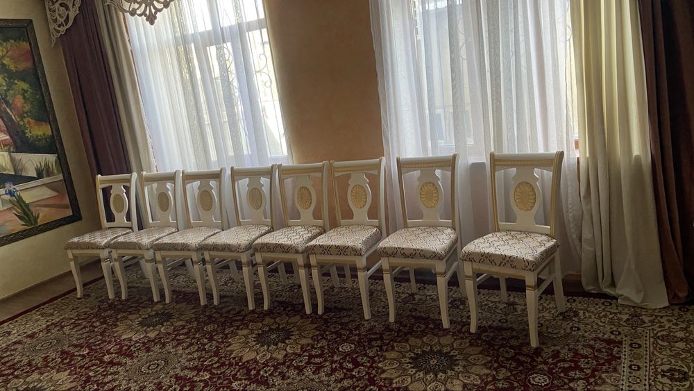 Продам стулья мягкие белые