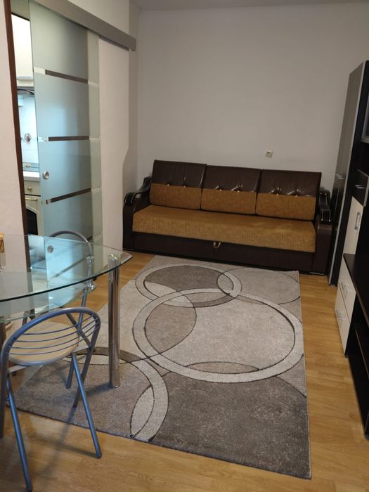 Închiriez garsoniera
