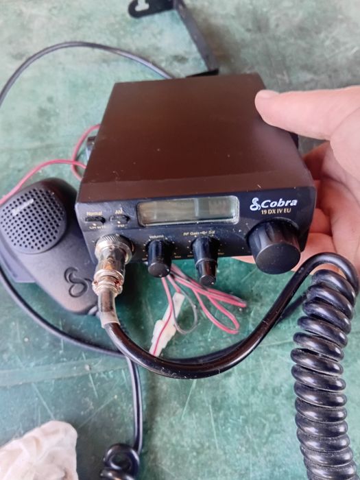 Statie auto emisie-receptie, cu antena