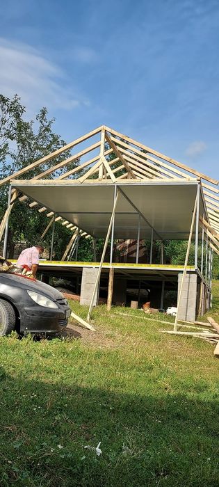 Casa de vânzare din panouri