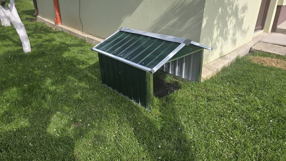 Garaj / șopron pentru robot de tuns gazon / iarba