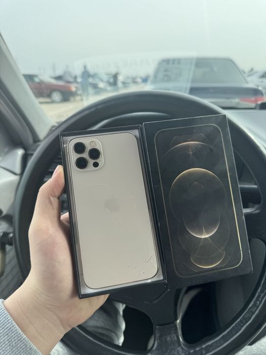 iPhone 12 Pro в хорошем состоянии