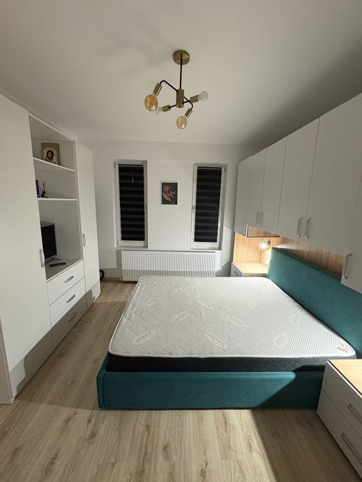 Proprietar-  inchiriez apartament  cu 2 locuri parcare incluse