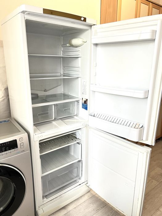 Продам Холодильник indesit
