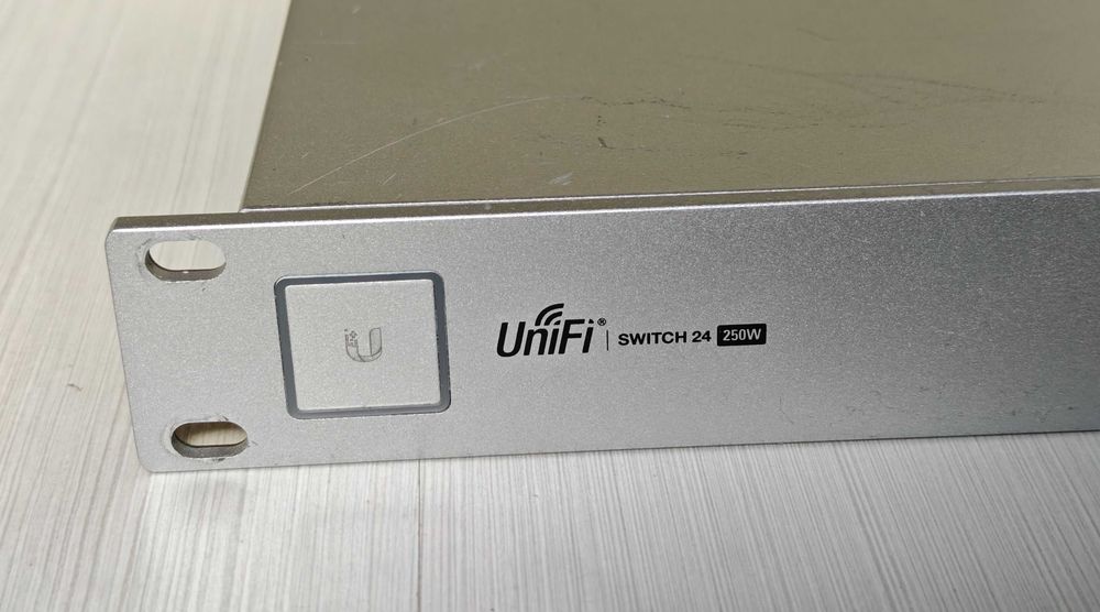 24 портов PoE switch Ubiquiti Unifi US-24-250W