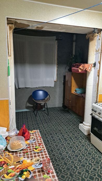 Чиланзар-13  напротив Фархадского 1/5/5  36м2 без ремонта