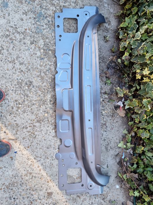 Far Bara grila trager capota modul armatura Audi A6 C8, A7, A8, Q3