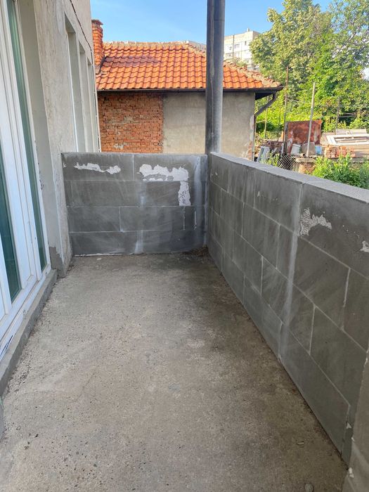 Самостоятелна нова къща, сп.Чайка, гараж