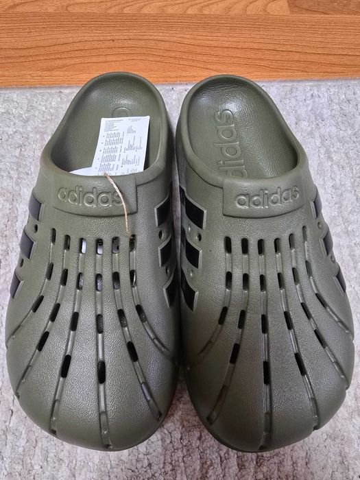 Saboti Adidas nou cu eticheta