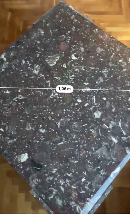 Холна маса от естествен камък