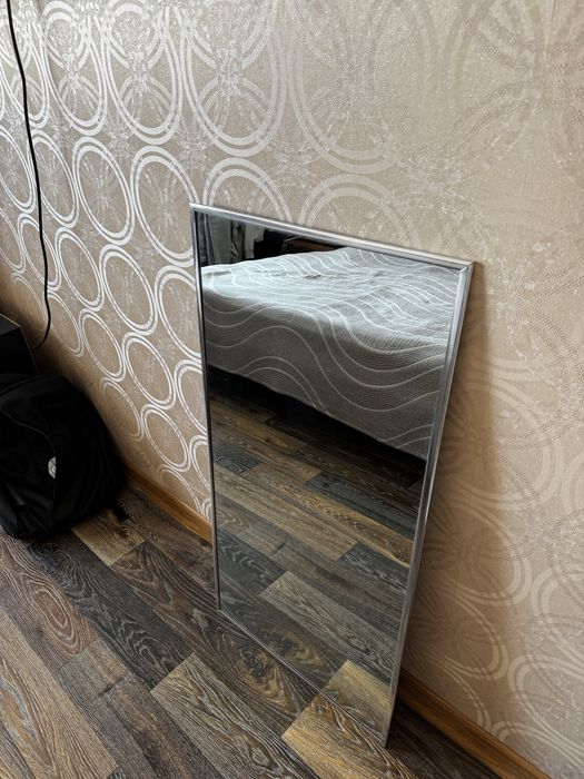 Продам зеркало с рамкой