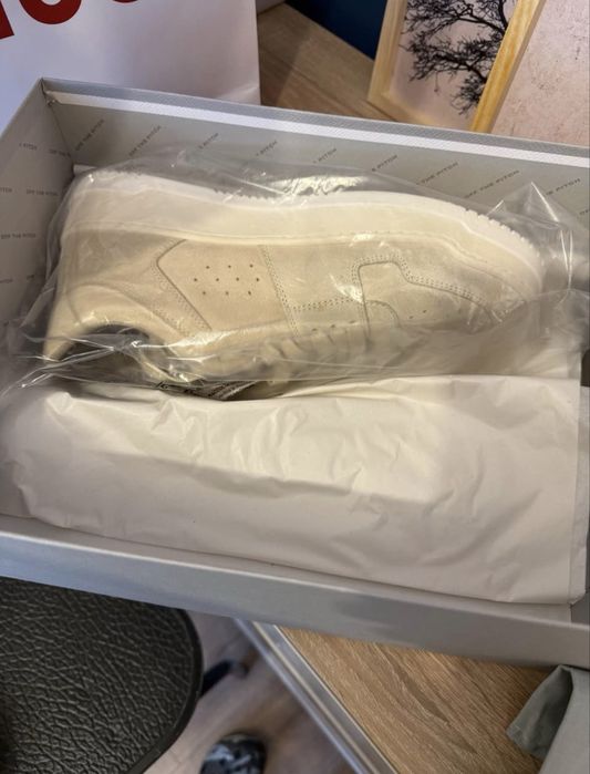 Чисто нови маратонки ‘Off the pitch’