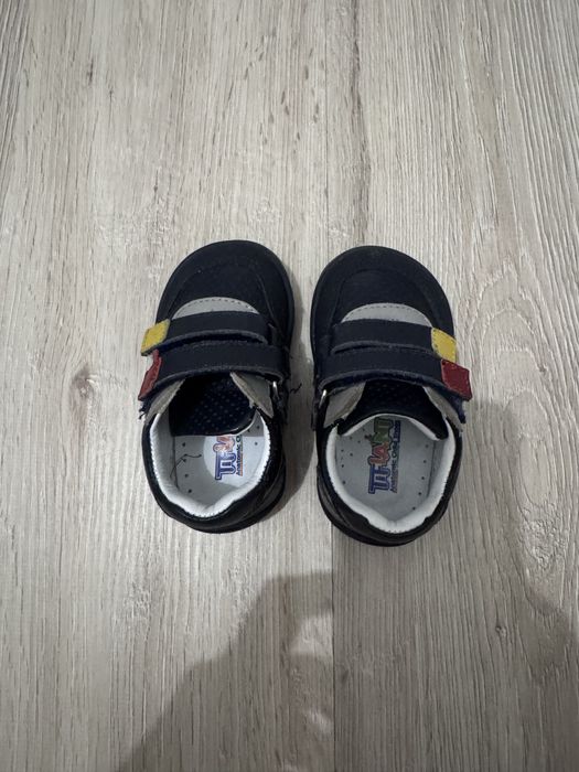 Детские ботинки ( для первых шагов)