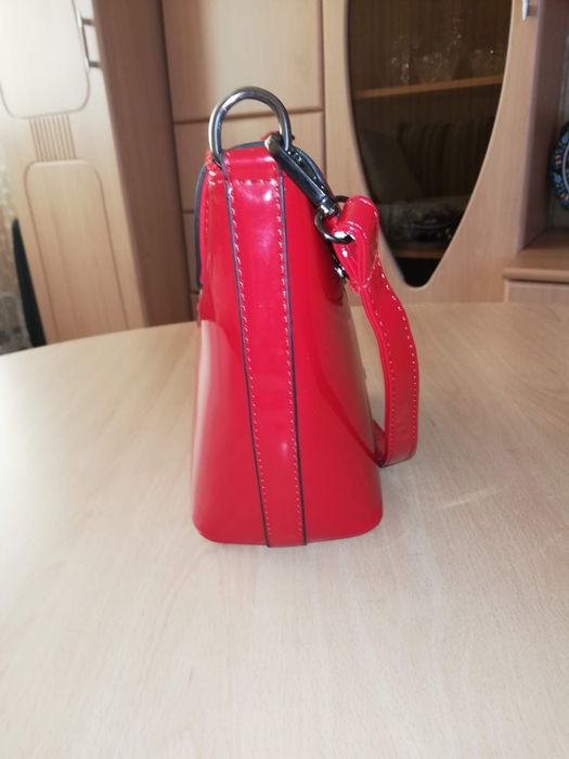 Сумка, красного цвета, лак.