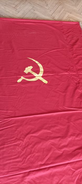 Знамена големи размери