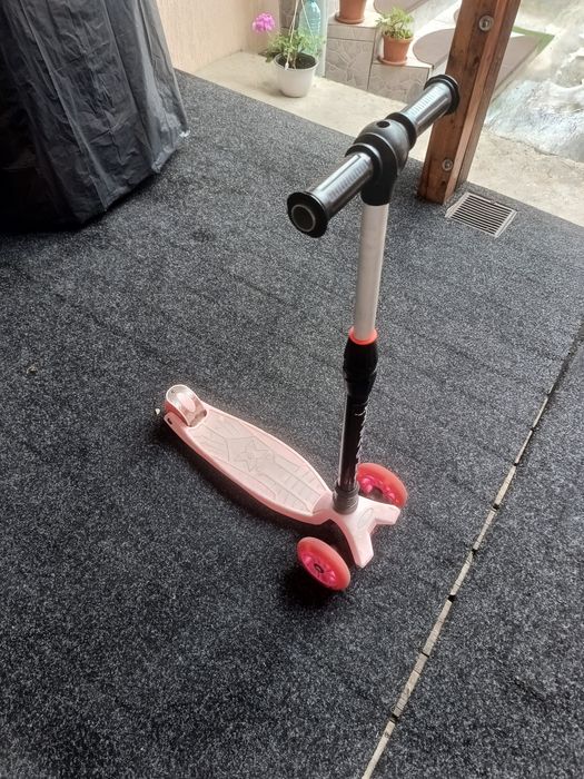 Vând trotineta copii 3 roti