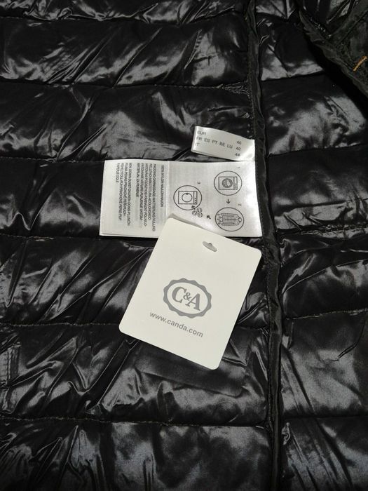 Geaca matlasata de la C&A, cu gluga, maro, adolescente, noua.