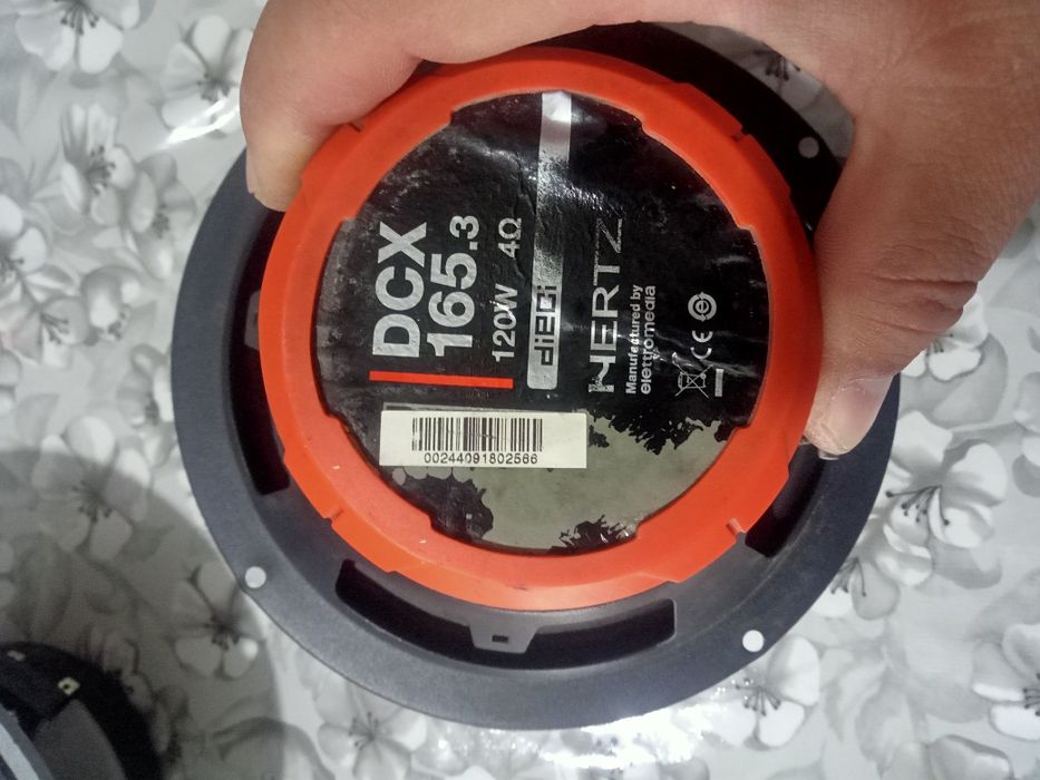 Продам 2-шт разные калонки Hertz в хорошем состоянии.