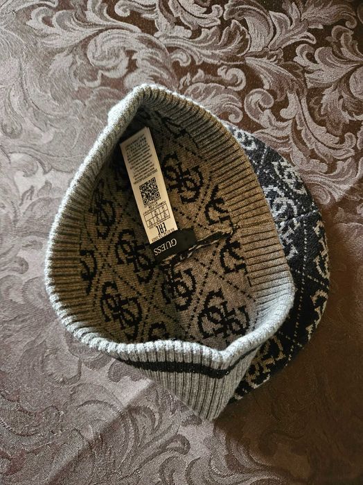 Шапка женская Guess