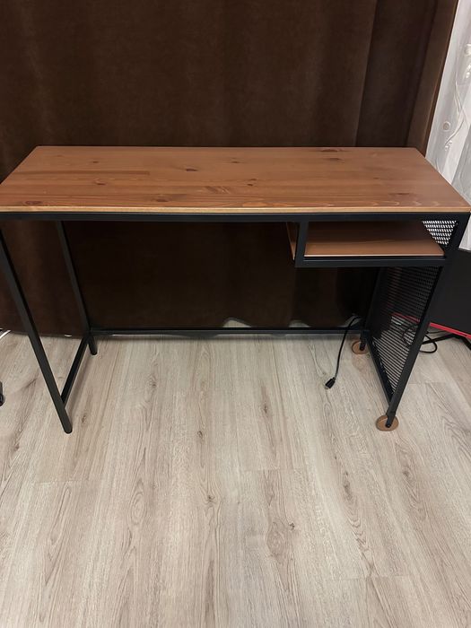 Компактно бюро / маса IKEA FJÄLLBO