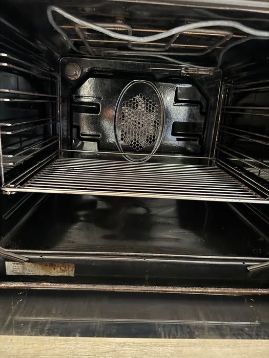 Фурна за вграждане Beko.