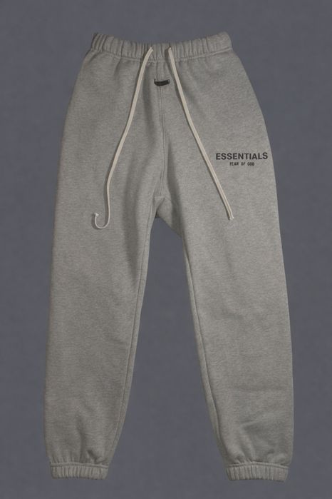Vând set ESSENTIALS Fear of God