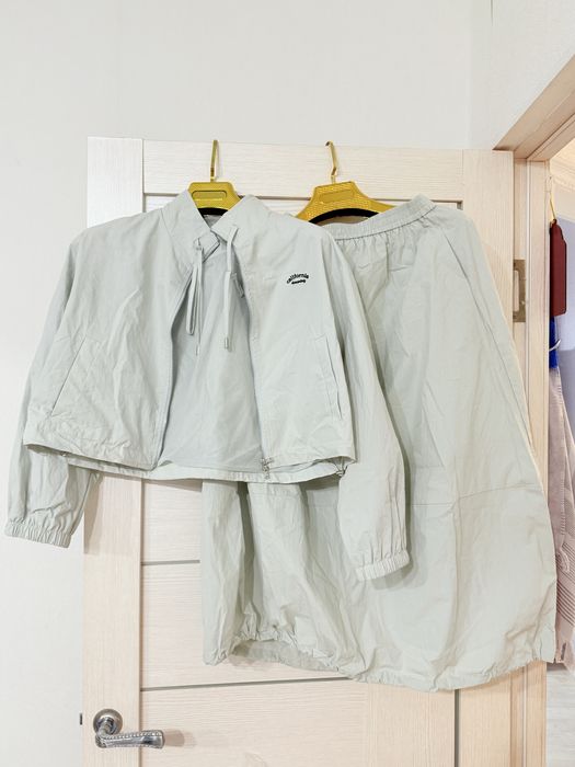 Киімдер сатылады