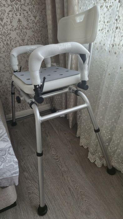 Продам стульчик для купания