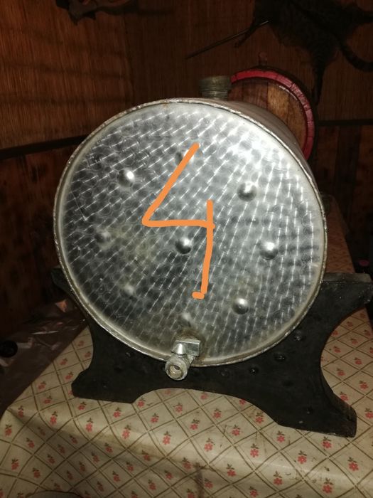 Продавам бурета от дърво и неръждавейка