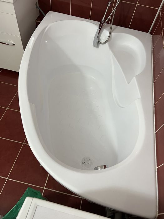 Акриловая угловая ванна