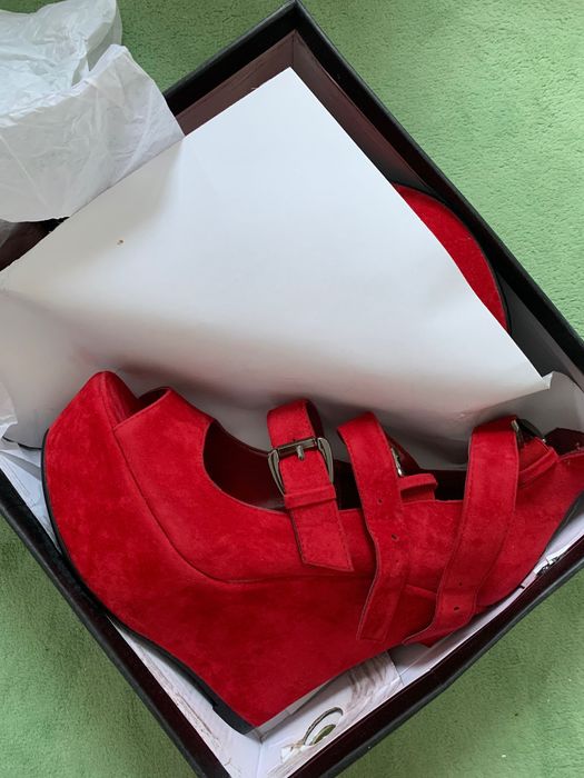 Червени платформи с каишка/велур