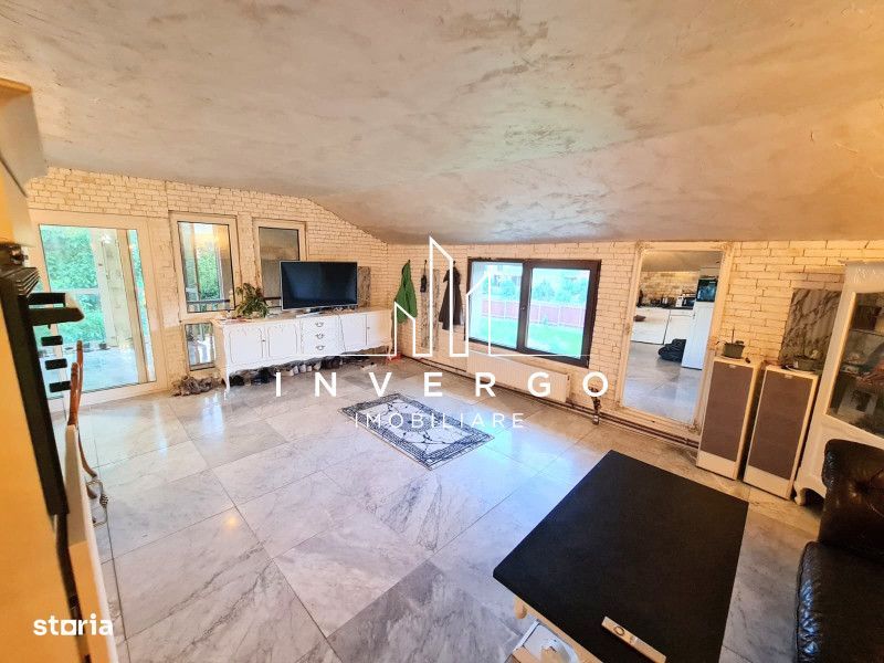 Casă spațioasă cu 5 camere și 6 garaje de închiriat în Florești
