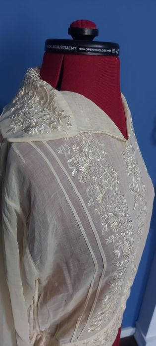 Ie traditional romaneasca