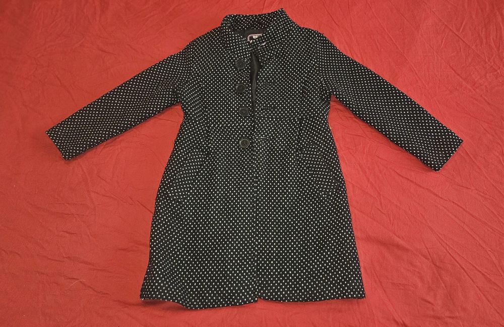 Продавам зимни якета за момиче подходящи за деца на възраст от 6 до 8