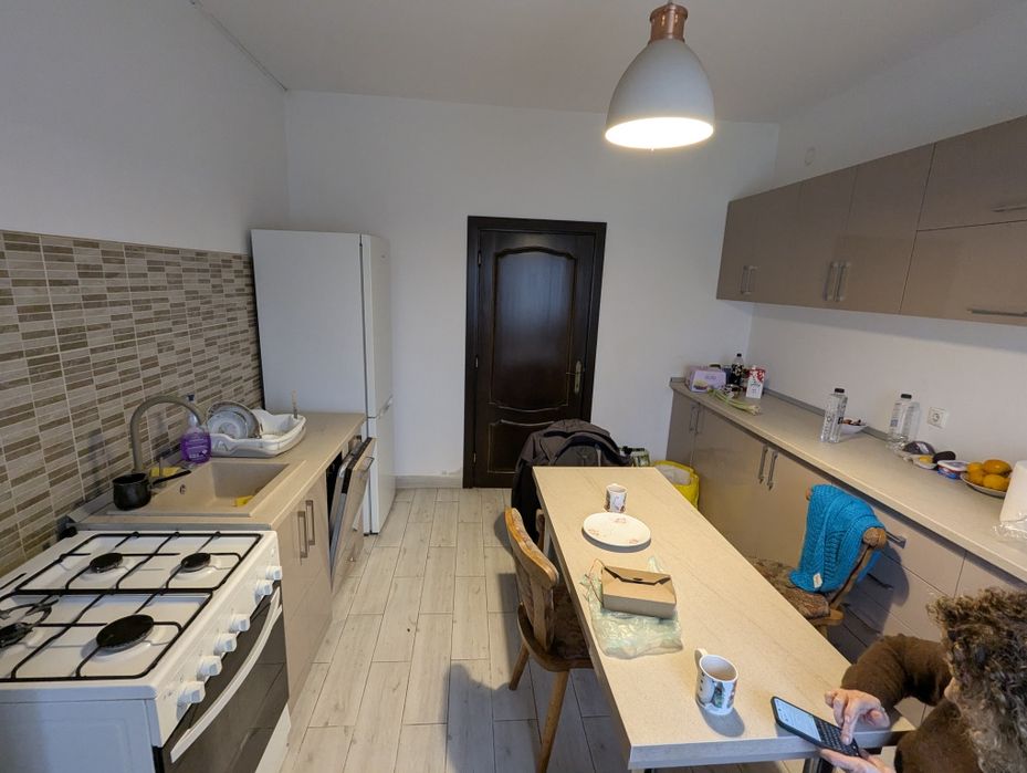 Vand casa cu etaj si teren